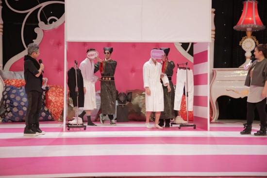 史上第一女王综艺《小鲜肉，拿走不谢》开播