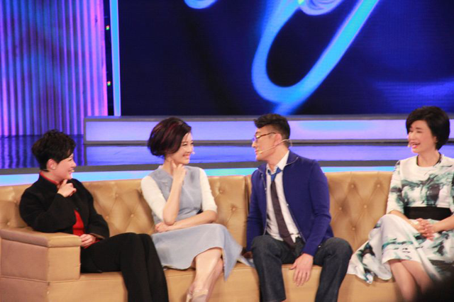 鲁豫窦文涛约定：二十年后还单身就在一起