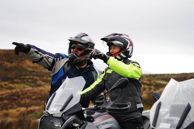 窦骁挑战不止 《穿行新西兰》图片展上海举办