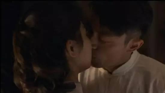 《太阳的后裔》里的撩妹方法都是霍建华玩过的 