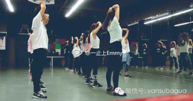 《重生》里的娱乐圈想象，就是一个大型惊吓