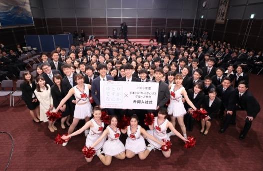 《宽松世代》三主演现身 为新进社员加油打气