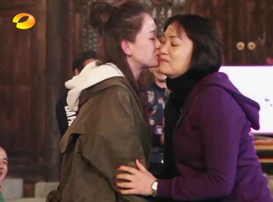 陈乔恩获《旋风孝子》话题王 献吻陈妈妈暖人心