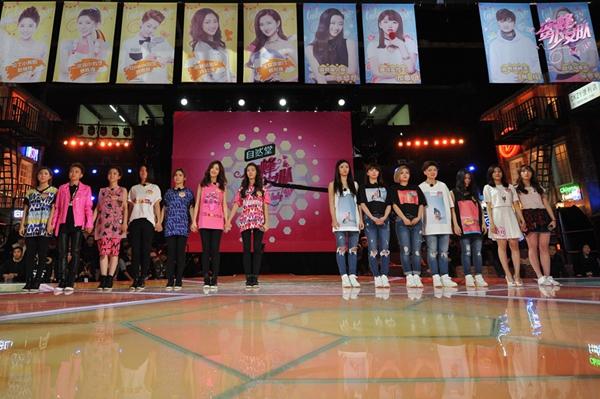 “蜜蜂少女”含泪唱哭全场 谢霆锋队队员遭替换