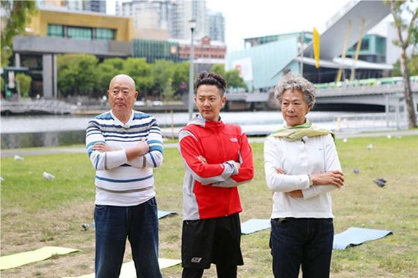 印小天展超强运动天赋 客串健身教练机智逗比