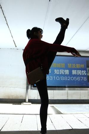 《守婚如玉》开播 张瑶霸气登场“笑”果足