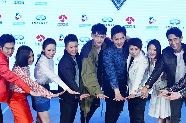 《非凡搭档》郑元畅唐晓天组CP 上演长腿进击