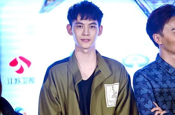 《非凡搭档》郑元畅唐晓天组CP 上演长腿进击