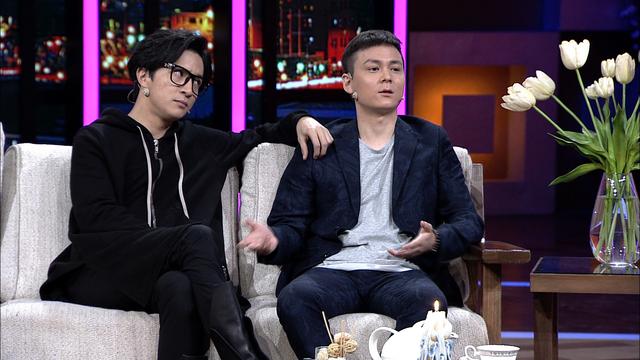 薛之谦首次做客《静距离》 谈亲人现场声泪俱下