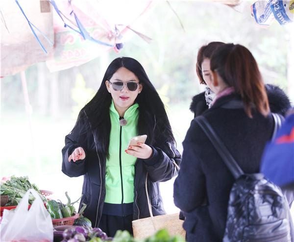 李湘胡可老挝菜场买买买 袁咏仪吐槽：好恐怖