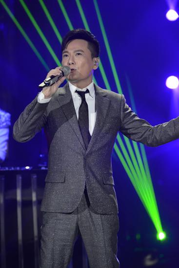 张信哲DJ舞曲版《爱如潮水》 遭吐槽“很不搭”