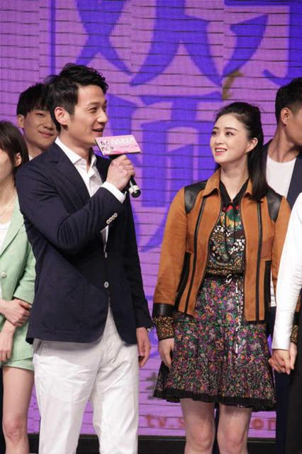 张陆出席《欢乐颂》发布会 轻快嗨唱上演反差萌