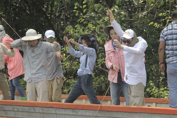 林志玲险坠河 距离食人鱼只差1秒距离