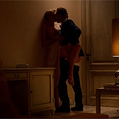 抖森露114厘米大长腿 《夜班经理》舔屏好福利