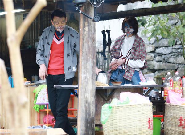 《旋风》郑爽化身猫咪女 和老爸“变脸”做早餐