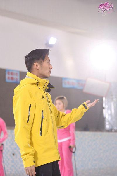 谢霆锋发飙嘶吼“泼冷水” 队员认错：骂得对！