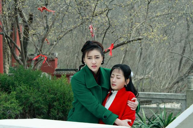 白柳汐《烽火线》演绎霸气大姐 被赞行走的总攻