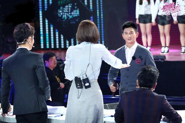 谢霆锋为拉票罕见放糖 不敌吴奇隆见招拆招