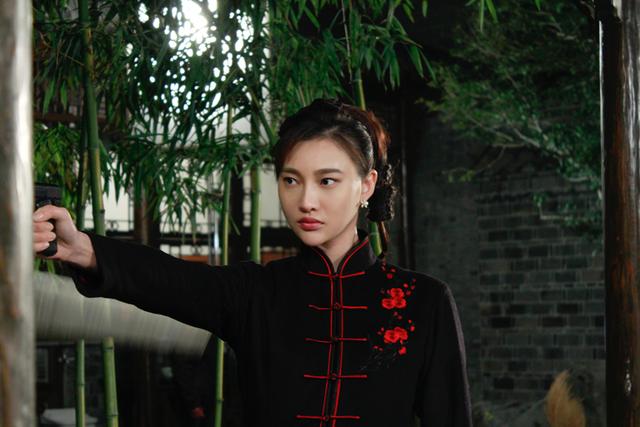 白柳汐《烽火线》演绎霸气大姐 被赞行走的总攻