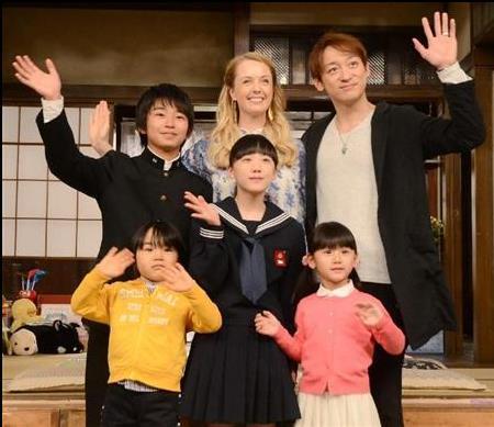 芦田爱菜水手服造型萌萌哒 出演毒舌大女儿