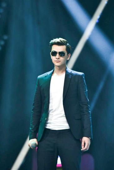 《欢乐颂》发布会 “男闺蜜”张晓谦重组CP