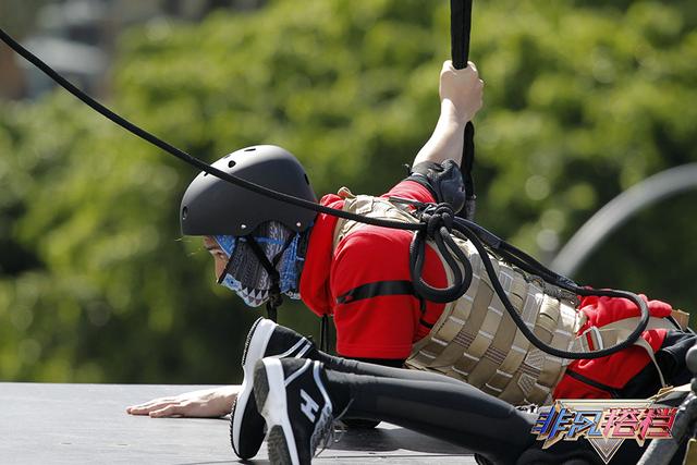 陈楚河克服恐高 “上天入水”战斗力升级