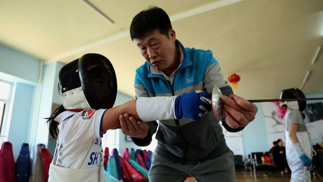 《跨时代战书》老顽童百步穿杨 打羽毛球钉钉子