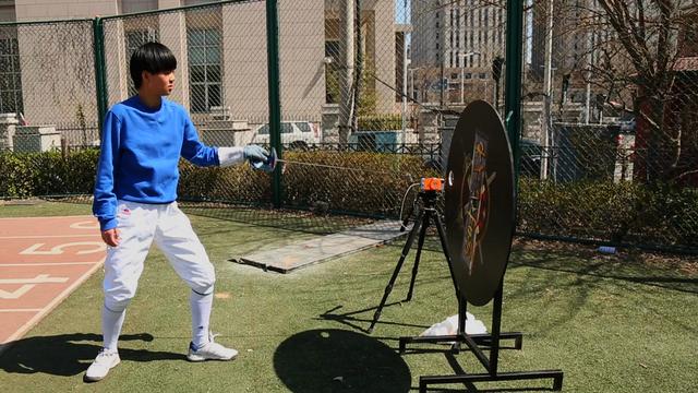 《跨时代战书》老顽童百步穿杨 打羽毛球钉钉子