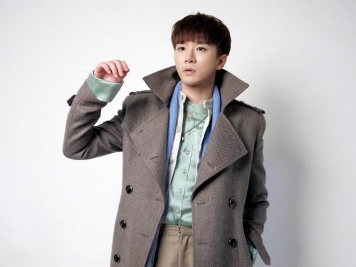 曾虹畅李钟硕《翡翠恋人》 搭戏互勾手指爱满满