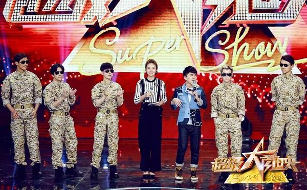 《超级大首映》实力搞笑 薛之谦被损“薛大鸟”