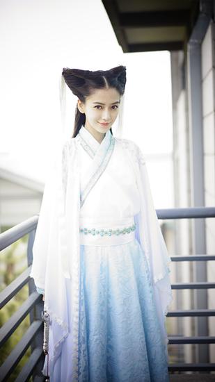 小龙女Angelababy仙气登场 胆量女神名不虚传