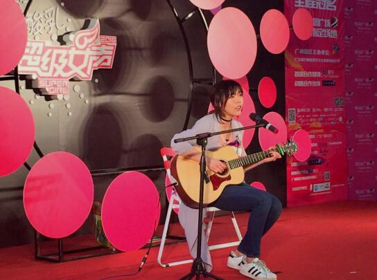 “超女”竞争残酷 63万报名选手仅有300人通过