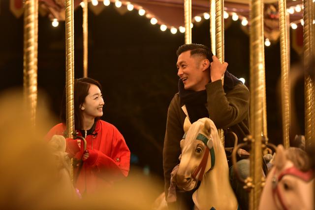 周冬雨衣角杀撩汉技能升级 宇宙夫妇承包迪士尼