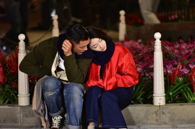 周冬雨衣角杀撩汉技能升级 宇宙夫妇承包迪士尼