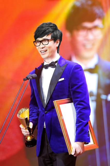 唐家三少出席第十届作家榜盛典 称多IP将要改编