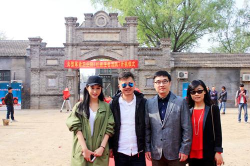 《红旗漫卷西风》开机 范凌子甜美“革命闺秀”