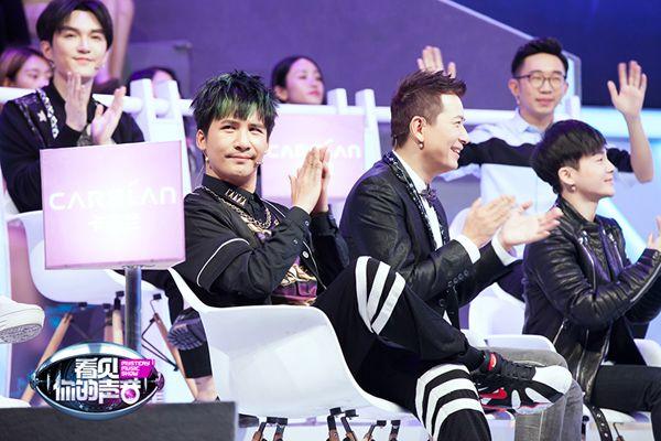 费玉清现场金曲联播 大张伟薛之谦争宠秒变迷弟