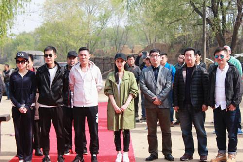 《红旗漫卷西风》开机 范凌子甜美“革命闺秀”