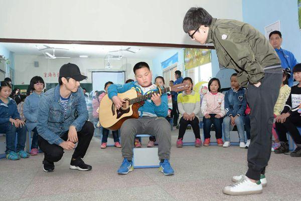 人民日报：《我是歌手》让音乐向着太阳生长