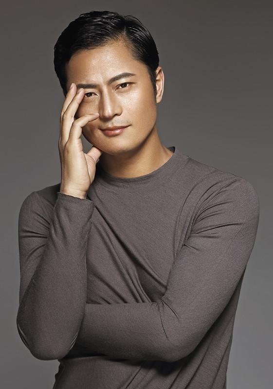 林江国杀青忙养伤 荧屏铁汉戏外虐身虐心