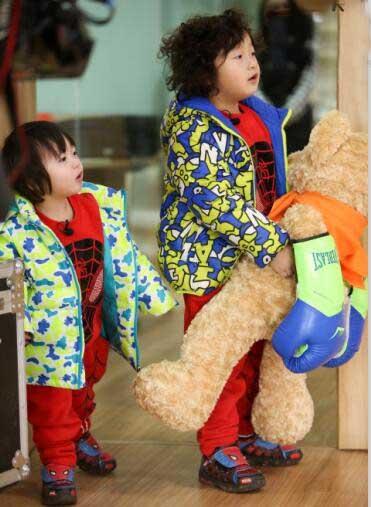 《妈妈是超人》顶顶惹人心疼 霸道轩轩引争议