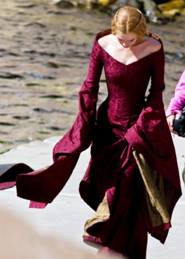 《权力的游戏》：一个用生命做衣服的剧组 