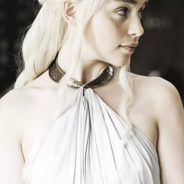 《权力的游戏》：一个用生命做衣服的剧组 