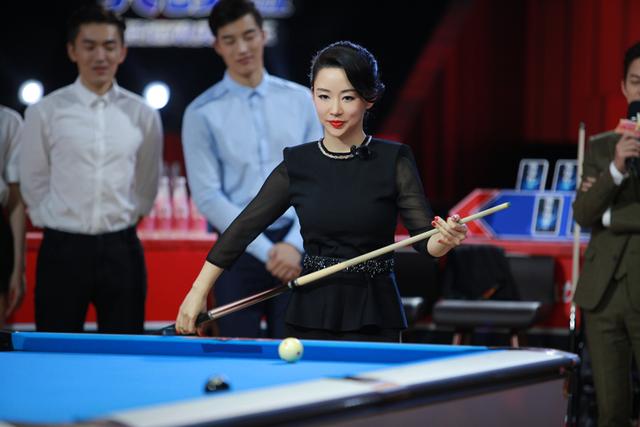 潘晓婷刘莎莎现《来吧冠军》 击球撞币似马里奥