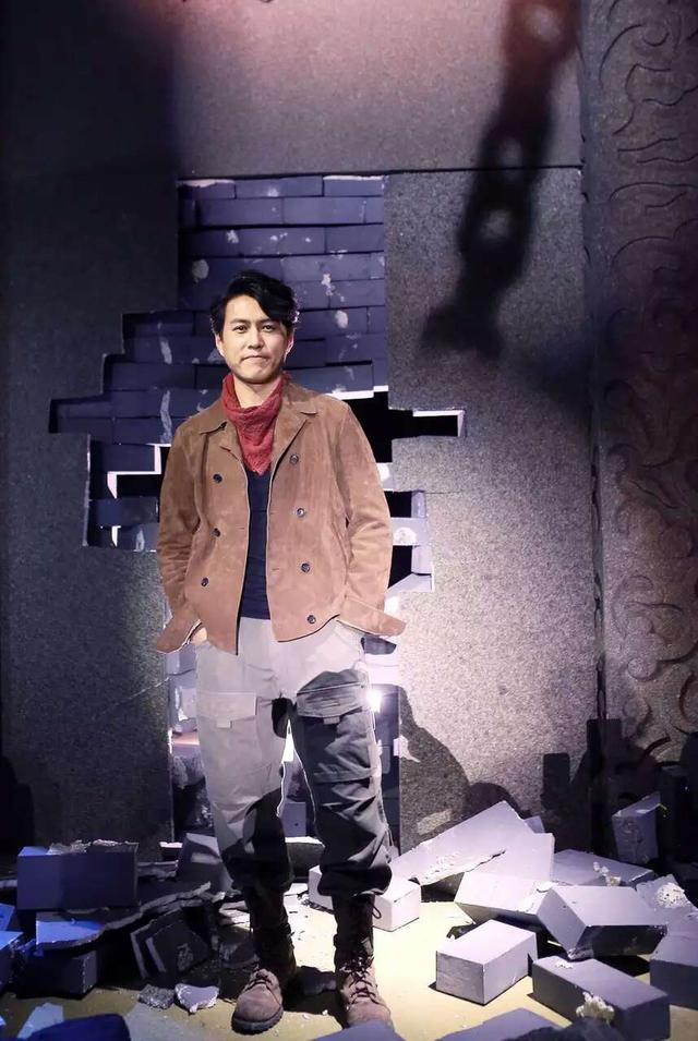 靳东《鬼吹灯》剖白心迹：演胡八一又累又爽