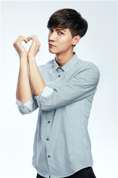 任言恺《繁星四月》搭档吴奇隆 粉丝：总裁好忙