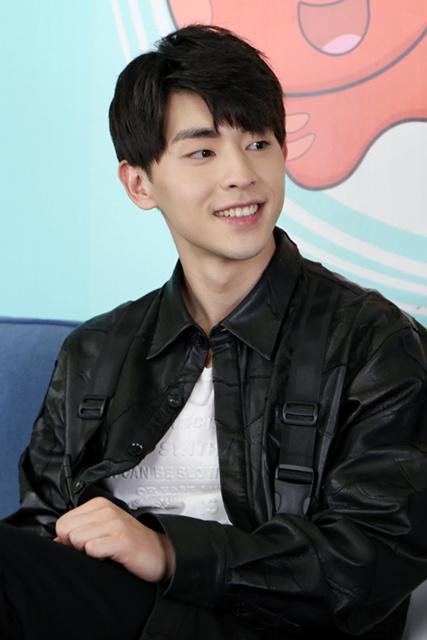 邓伦《十五年》人气爆棚  爱称自己粉丝是考拉