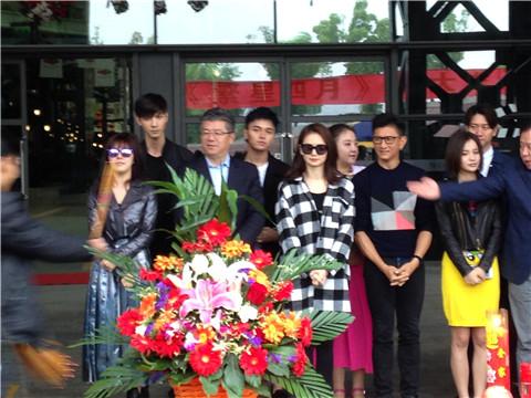 任言恺《繁星四月》搭档吴奇隆 粉丝：总裁好忙