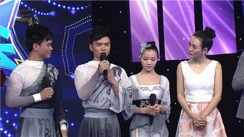 《群英会》“杂技双子星”梦想让杂技说话