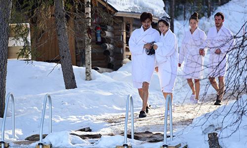 《我们相爱吧》橙汁CP湿身 桑拿房“坦诚相见”